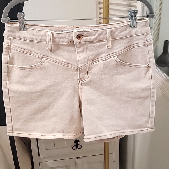 !it jeans Pants - ☘️3/$30 !iT Retro High Rise Shorts